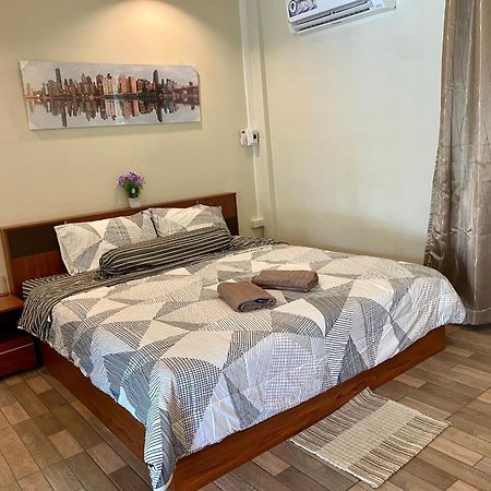 Hotel นพรัตน์การ์เด้นฮิลล์ Uthai Thani Exterior foto