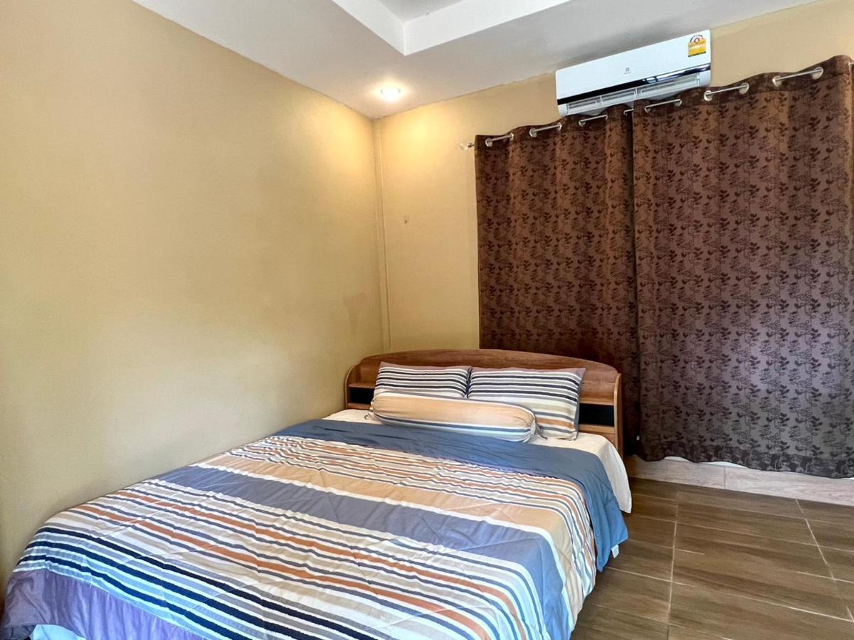 Hotel นพรัตน์การ์เด้นฮิลล์ Uthai Thani Exterior foto