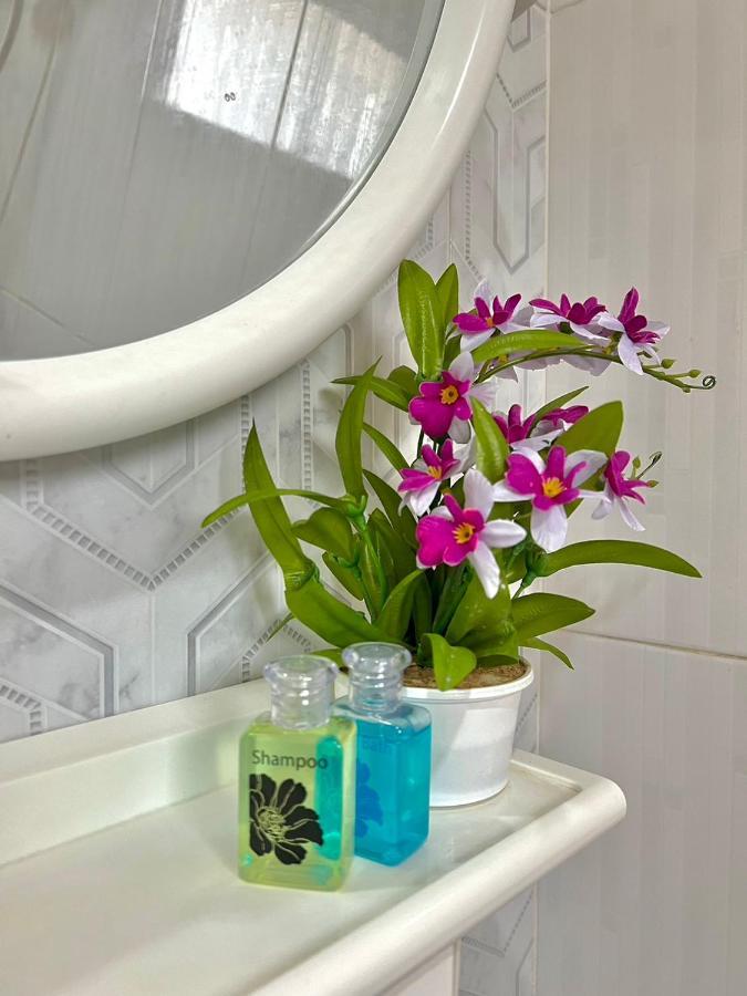 Hotel นพรัตน์การ์เด้นฮิลล์ Uthai Thani Exterior foto